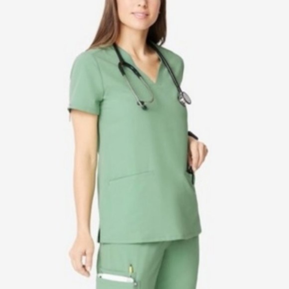NET Figs casma top. Small. Jade.